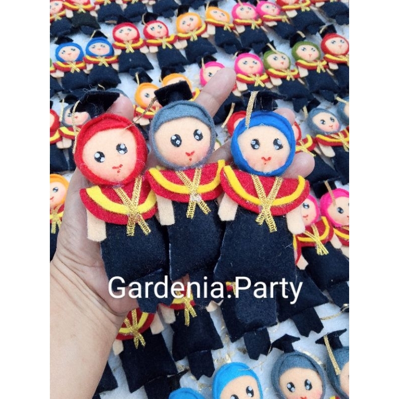 Boneka wisuda mini flanel lucu