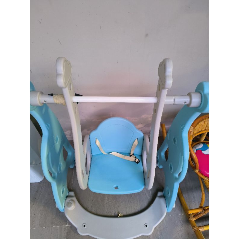 Ayunan anak playground