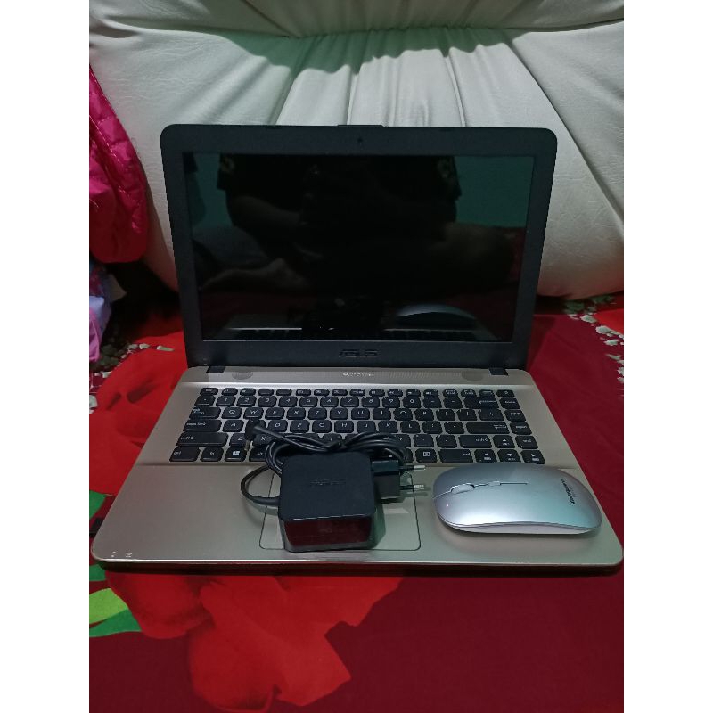 Asus X441UAR Core i3 7060U Ram 12gb SSD 250gb