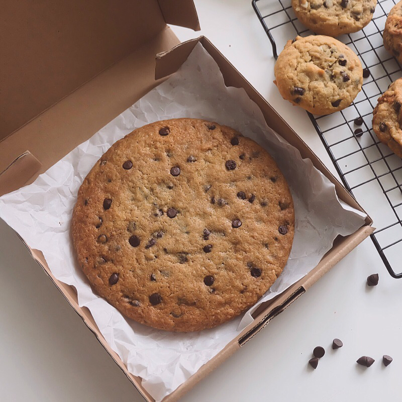 

Giant Chocolate Chip Cookies 18cm