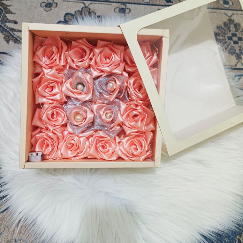 

Flower Box/Bunga box hadiah wisuda, ulangtahun, hadiah ulangtahun