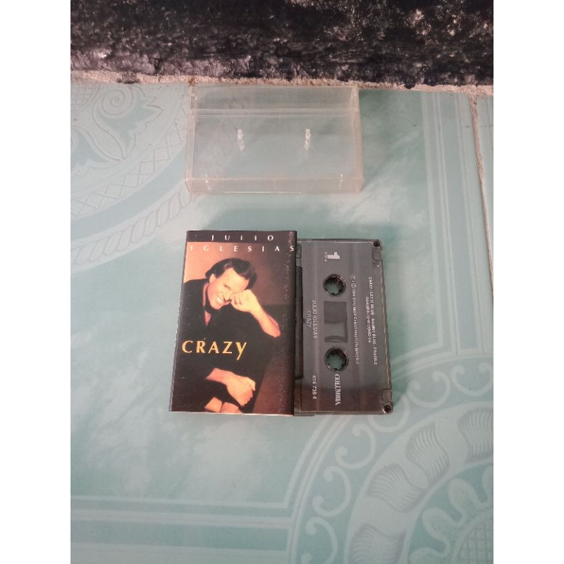 Kaset Julio Iglesias crazy