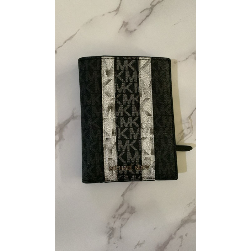 MK Jet Set Travel Passport Wallet