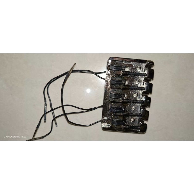 Bridge Bass Ibanez 5 string cosmic