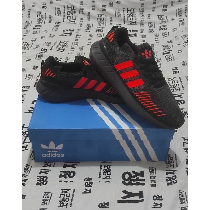Sepatu adidas Swift Run 22