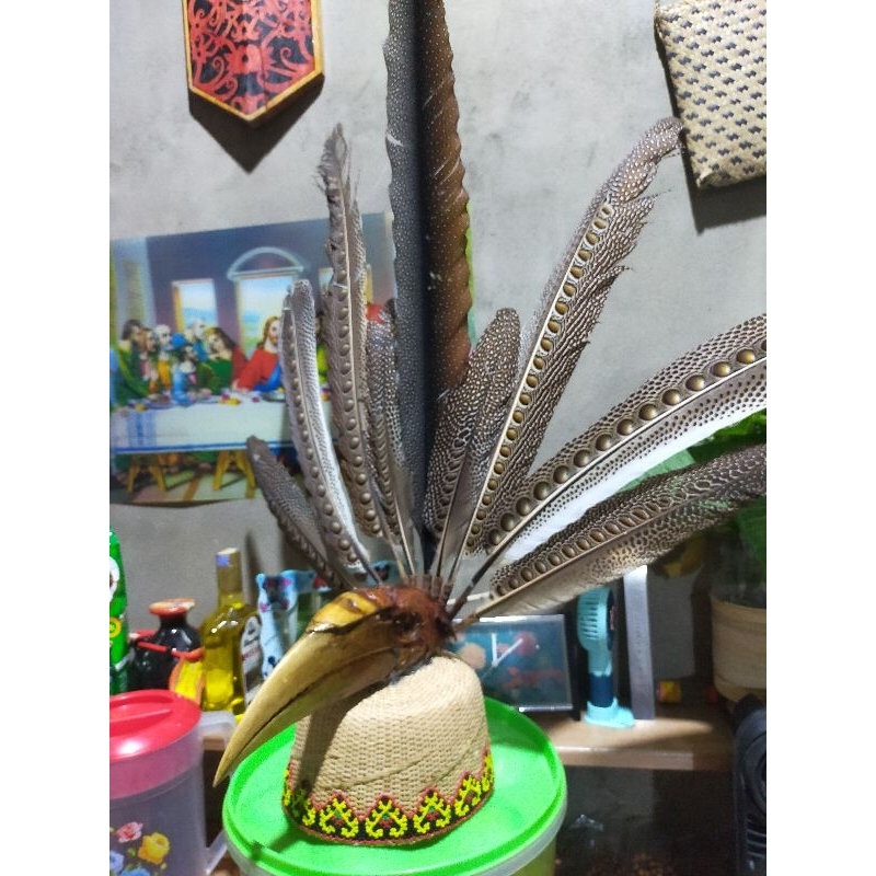 topi etnik dayak
