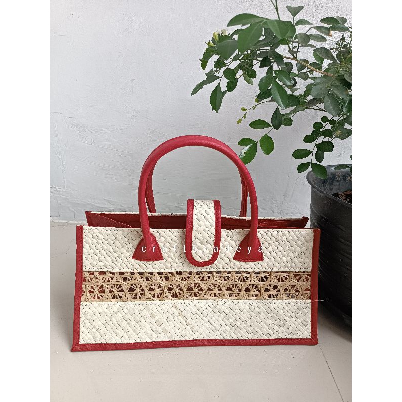 

TAS MIKA 30x15x15 Anyaman tutup lidah / Tas Hamper toples Lebaran Natal Imlek