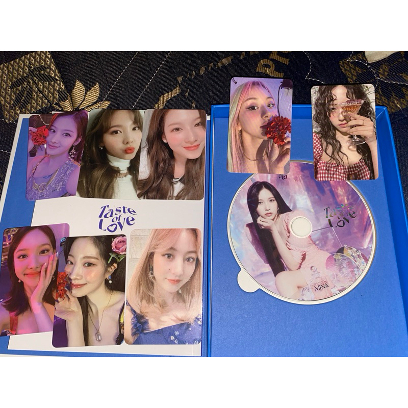 Album TWICE (Taste Of Love)
