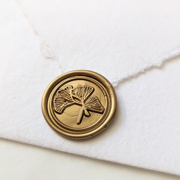 

Triple Gingko - 1 Pcs Wax Seal Sticker Undangan WAXSEALCOIN Vintage / Tanpa Minimum / 1 Pcs/ Termasuk Double tape / Lilin Wax Seal Vintage (promocoin)