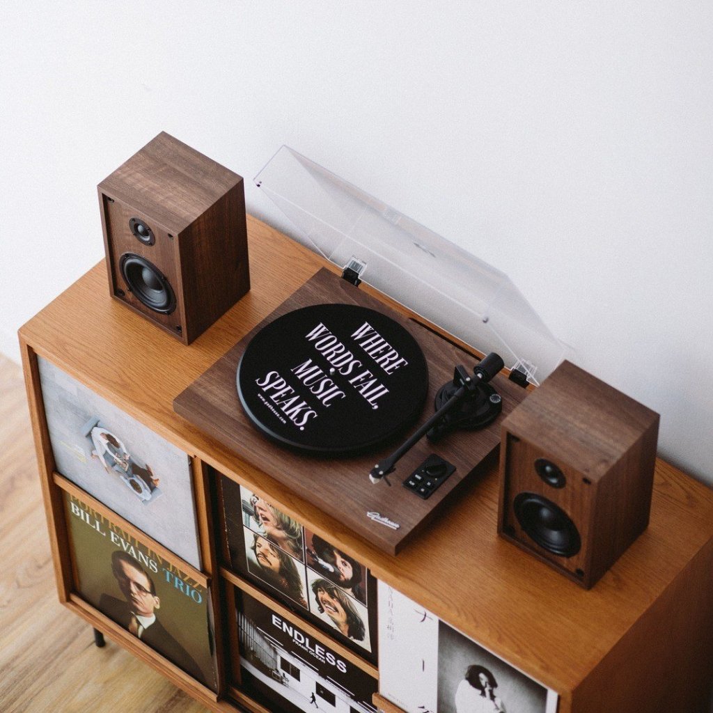 Gadhouse Henry Turntable Player With Speaker Set (Pemutar Piringan Hitam / Vinyl)