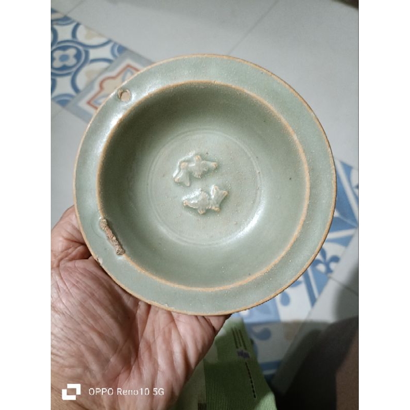 piring seladon motif ikan