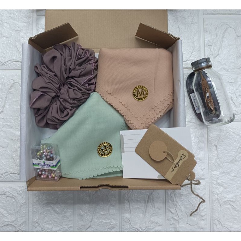 KUALITAS OKE HAMPERS Paris Premium Lc  Box Kado Hijab