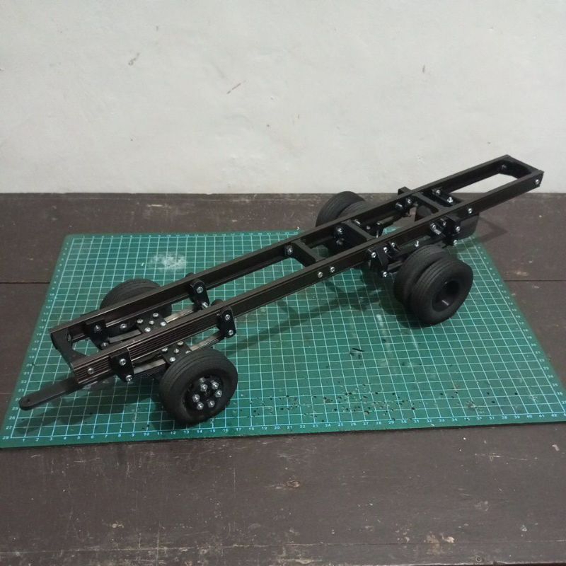 chasis/sasis truk skala 14  miniatur tarikan canter/giga MURAH BERKUALITAS