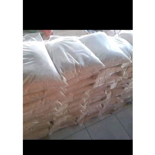 

Beras 1kg Lokal Ngawi / Beras Pulen / Beras non pengawet / Beras Selepan