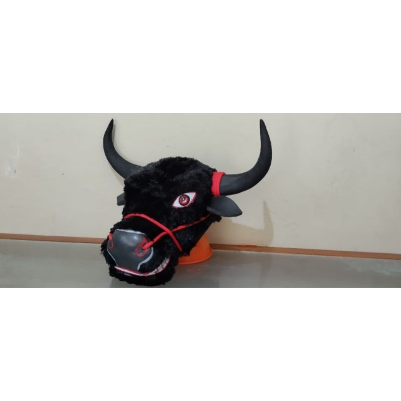 banteng mberot mainan banteng mata menyala