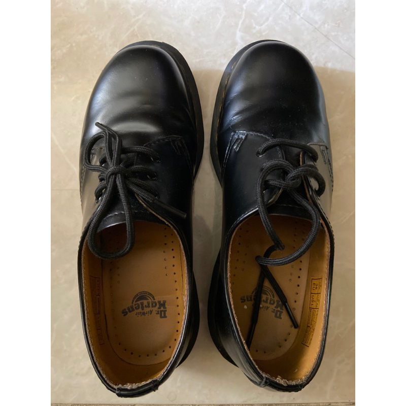 Preloved Dr Martens docmart 3 eye smooth 1461 size 38 original