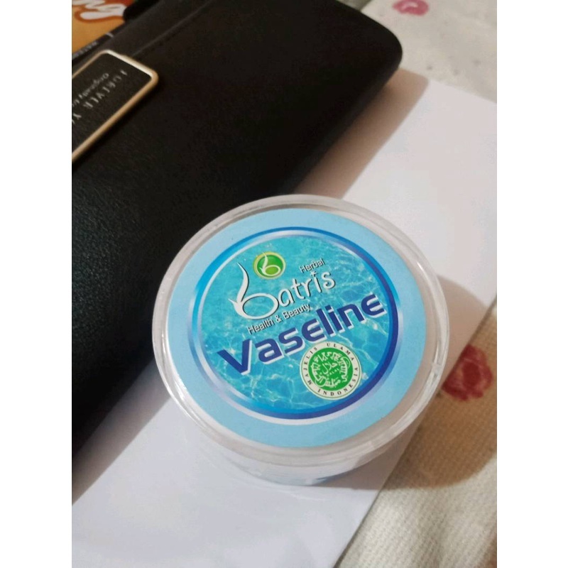 Vaseline Batrisyia 30gr / Batrisyia Vaseline Strechmark / Salep Obat Mata Kaki Hitam Kapalan Kering 