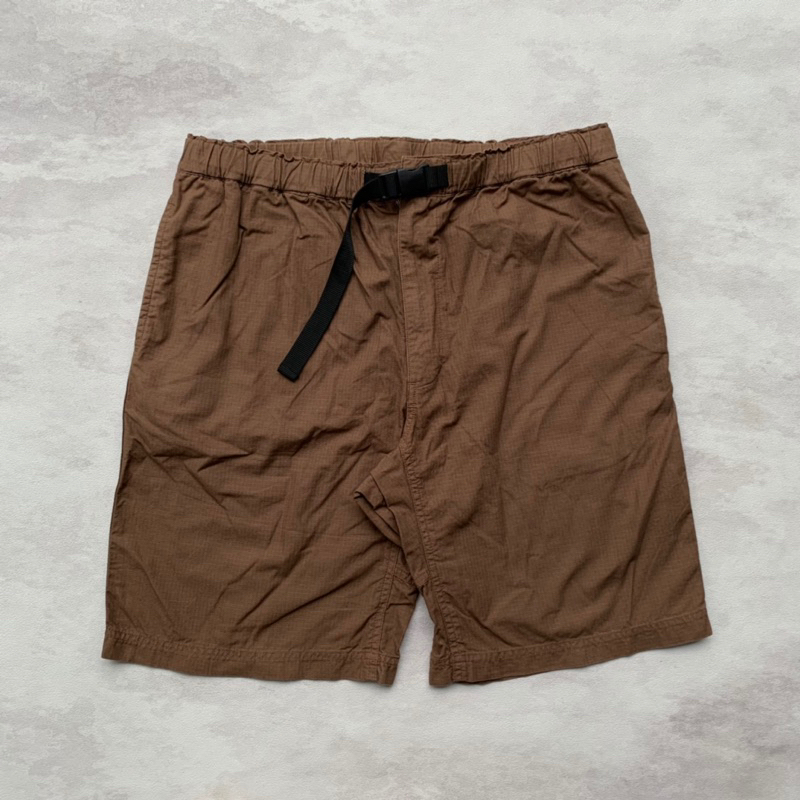 Celana pendek Uniqlo utility