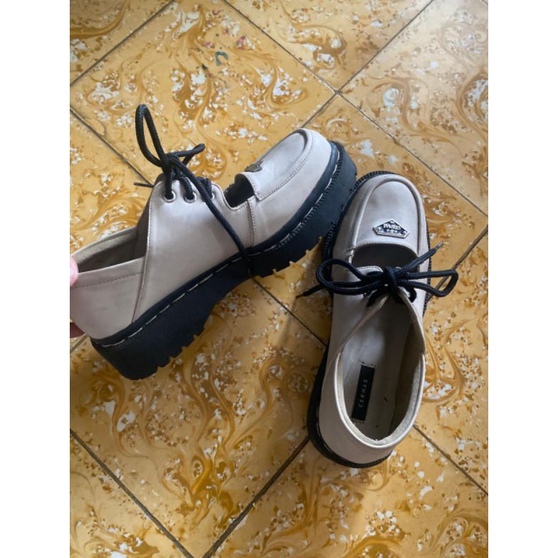 Cekhas Kama Cream Shoes