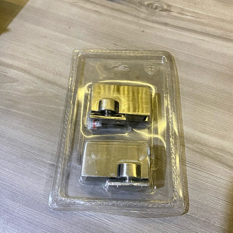 Engsel jepit kaca Lemari