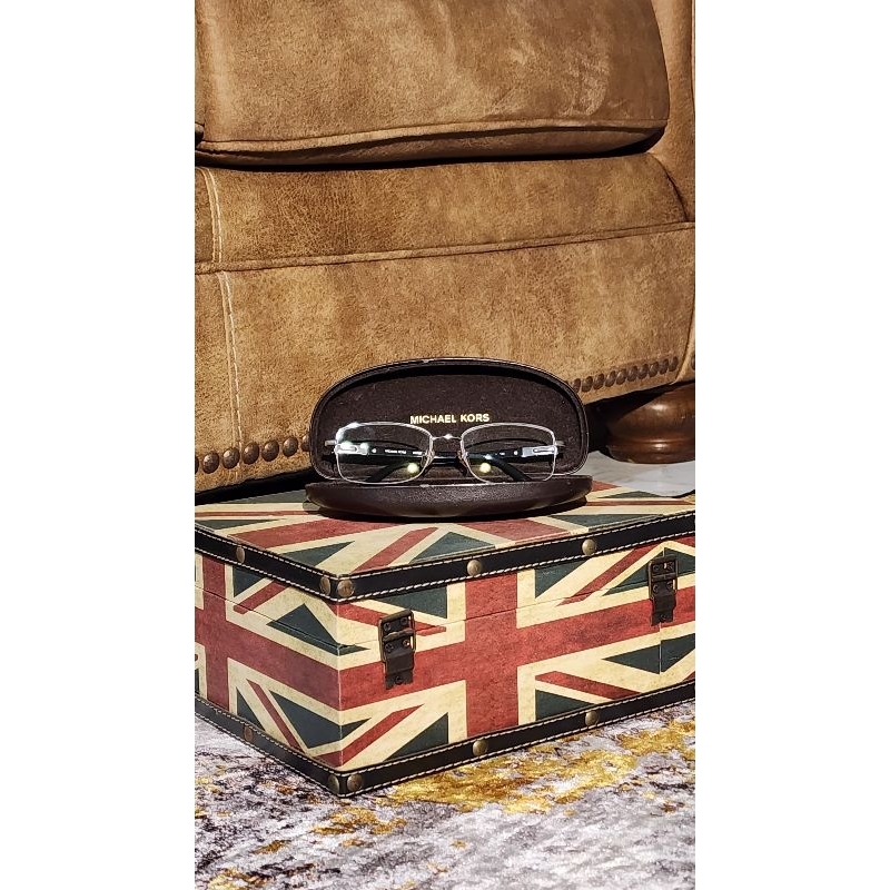kacamata michael kors original masih bagus