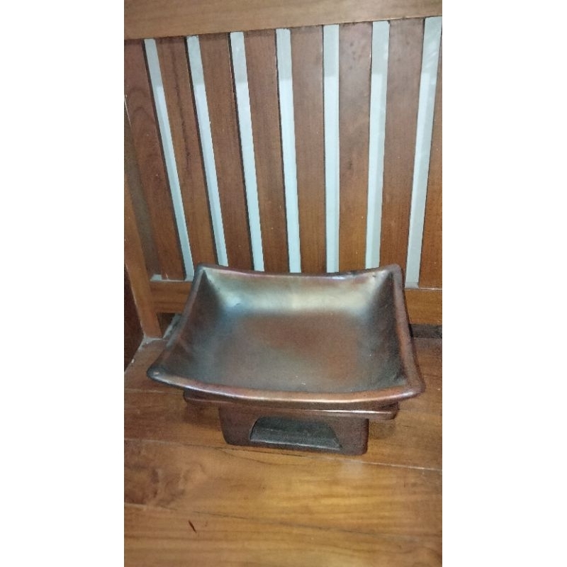 Piring Saji Kotak p. 30 cm l. 25 cm tanah liat