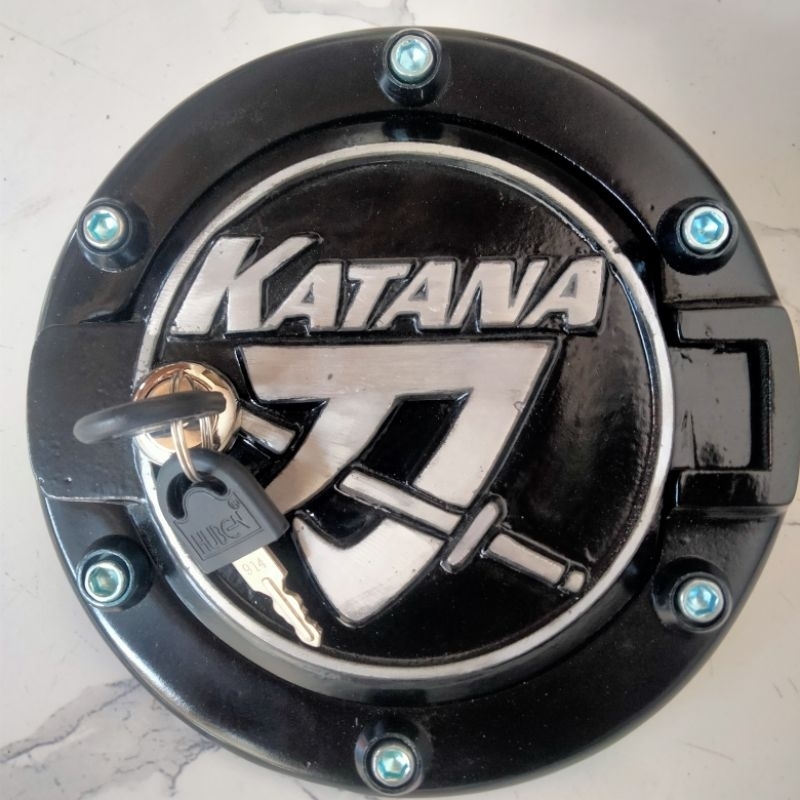 tutup tangki katana,cover tank katana kunci, aksesoris mobil Jimny, aksesoris suzuki katana, aksesor