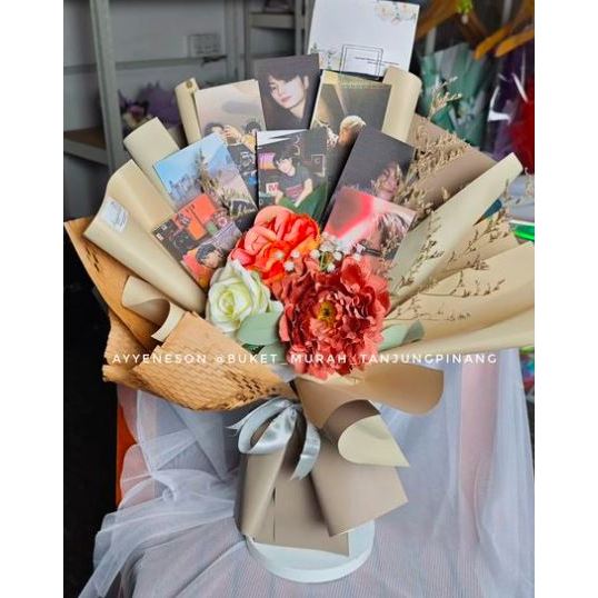 Buket Foto Gambar dan Bunga Kertas Warna Coklat