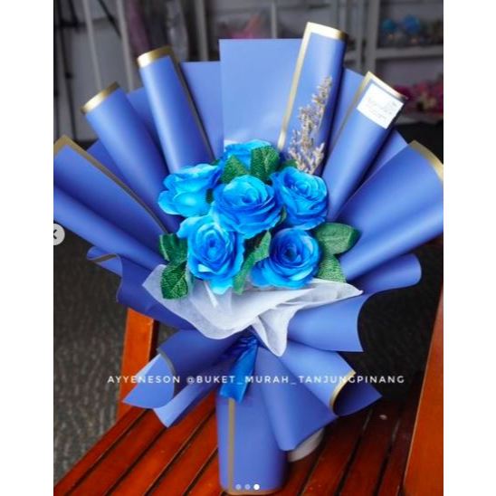 Buket Bunga Mawar Biru Kertas Warna Biru