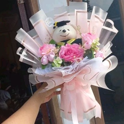 Bucket boneka wisuda | Hadiah | bucket bunga