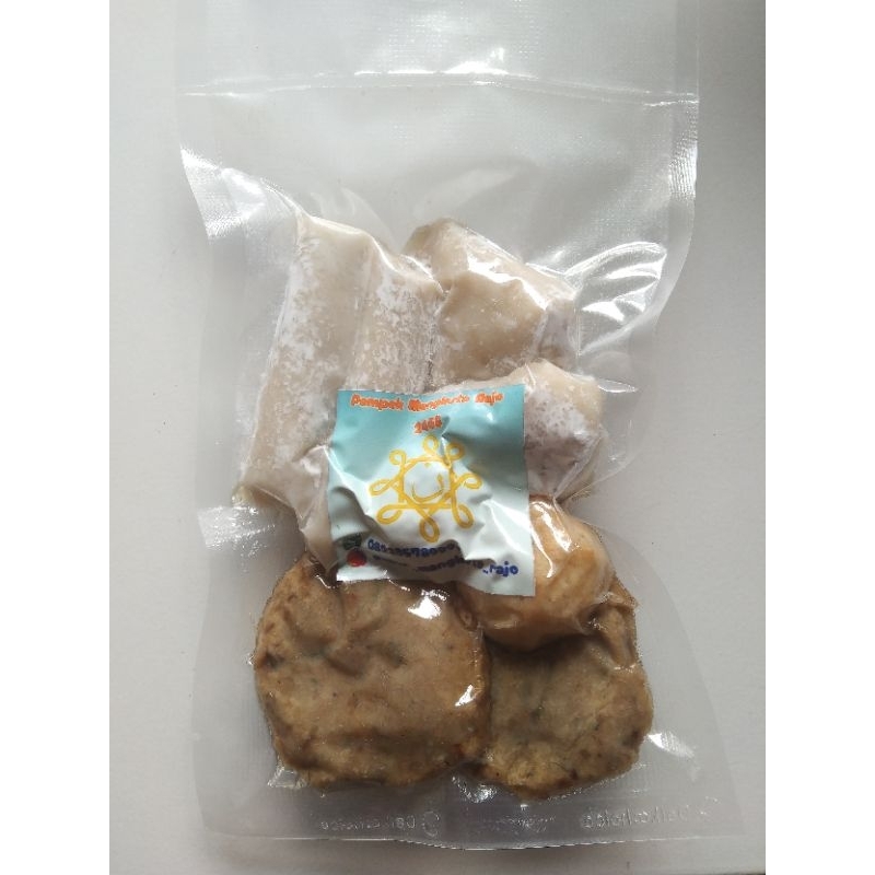 

Pempek Asli Ikan Tenggiri Isi 8 .PEMPEK MANGKUTO RAJO .