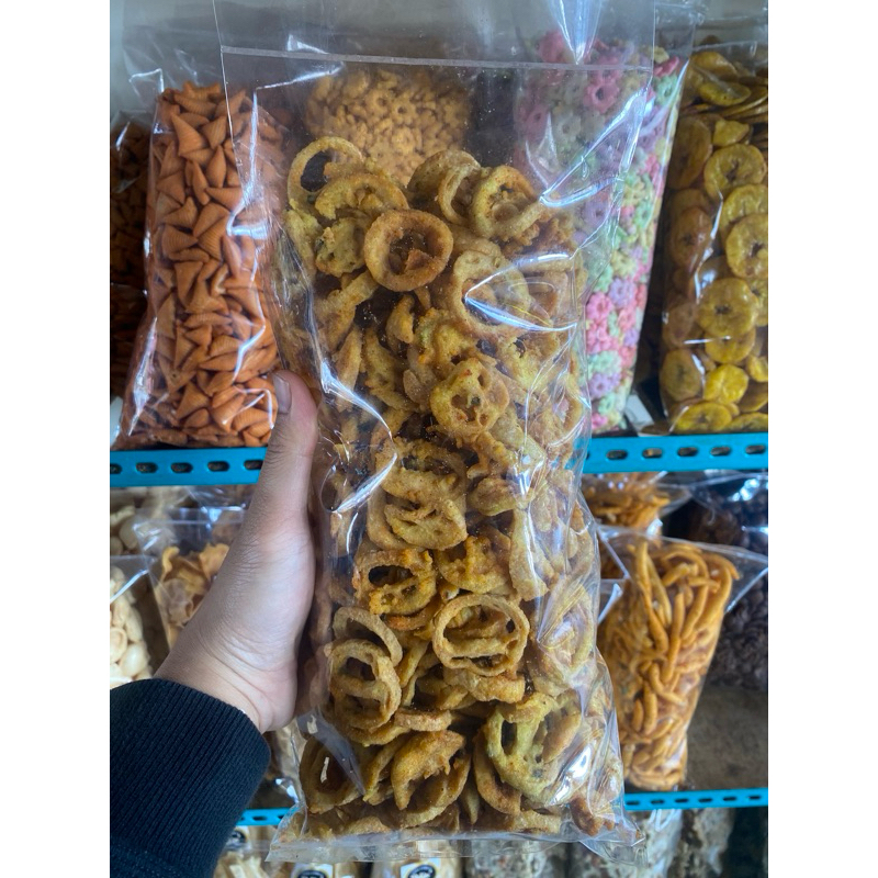 

kemasan 400 gram keripik batagor pedas asin keripik lezat kekinian