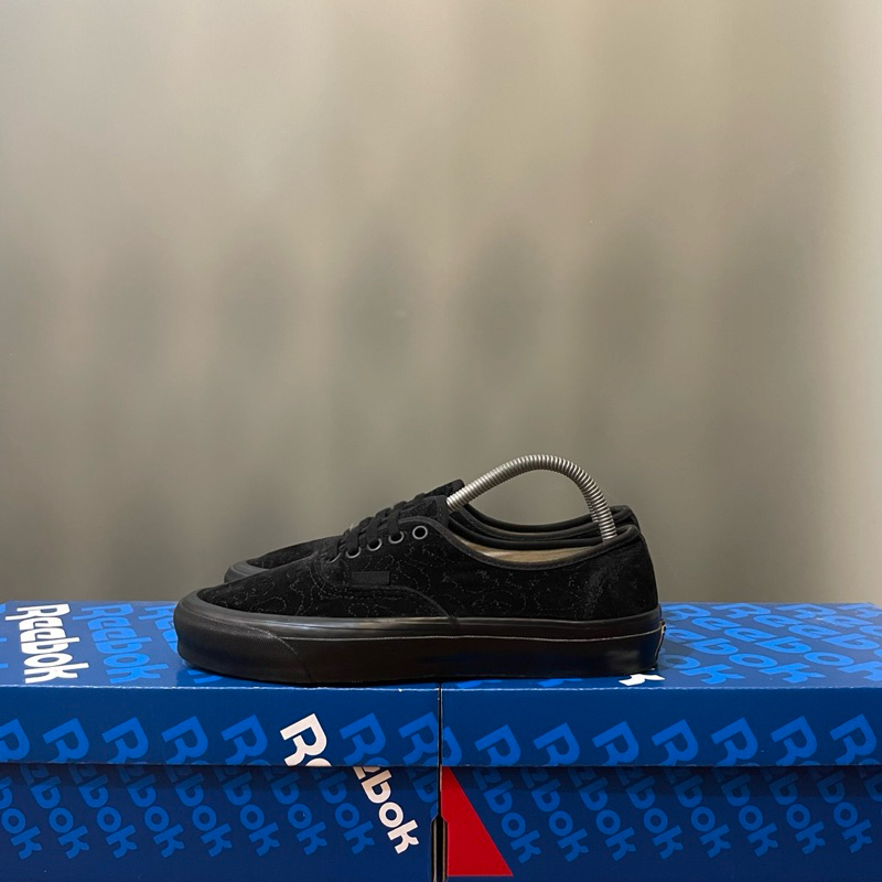 41 - Sepatu Vans Bekas Second Vans Full Black Hitam OG Authentic LX Velvet Emboidery - Leopard Bekas