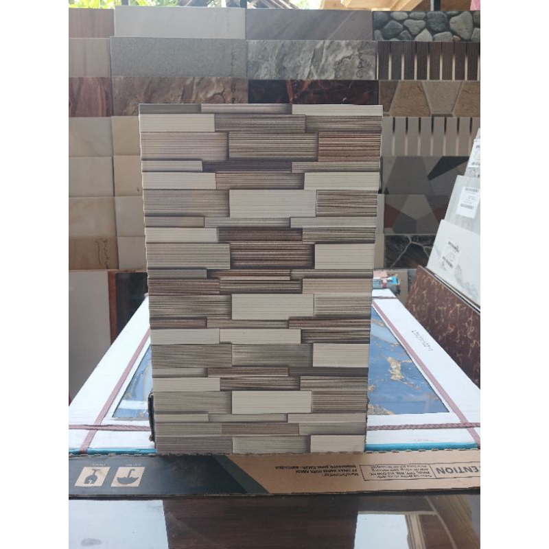 Keramik Dinding 25x40 Amore Brown Warna Coklat
