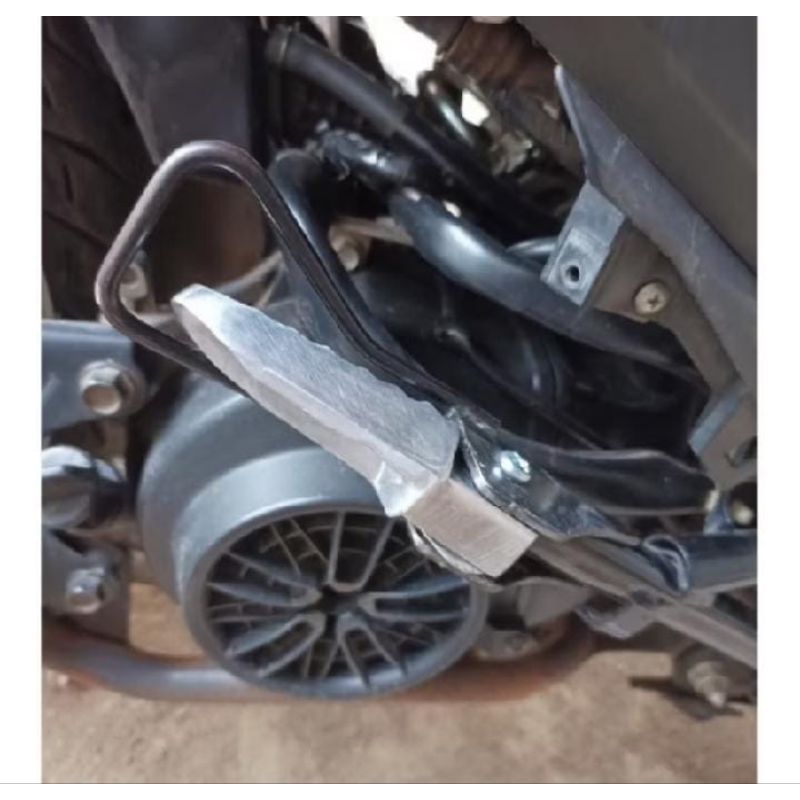 Foostep Motor Pijakan Kaki Belakang Bahan Besi Untuk Motor Matic Vario Beat Scoopy