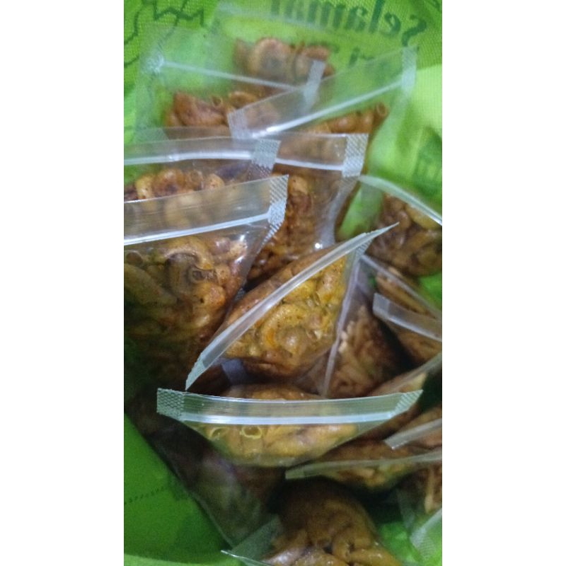 

Makaroni Bantet Pedas Tipis Per Pouch 9x15