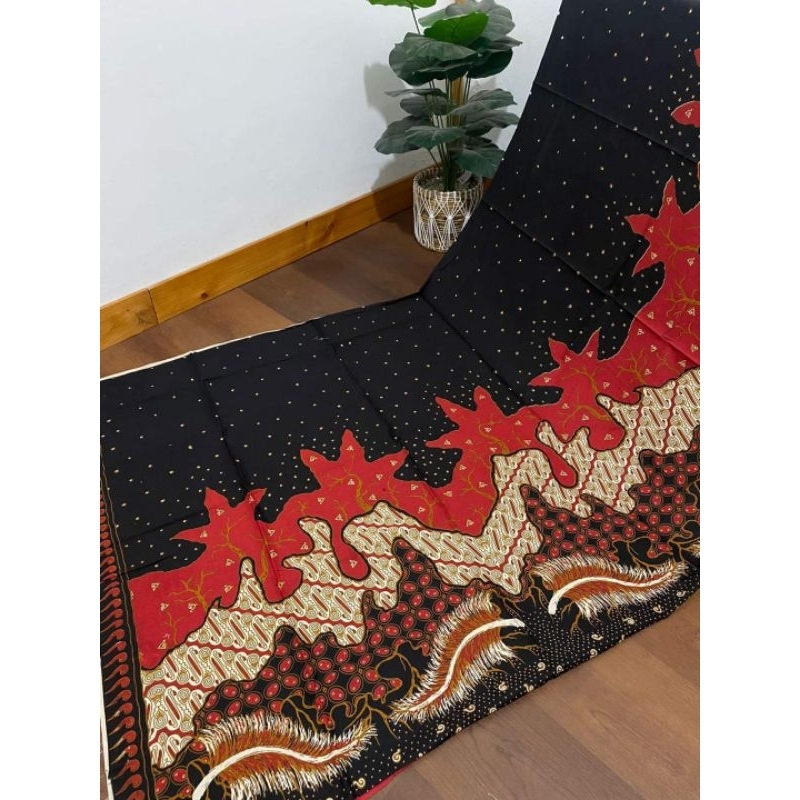 Kain Katun Batik printing daun dasarnya hitam