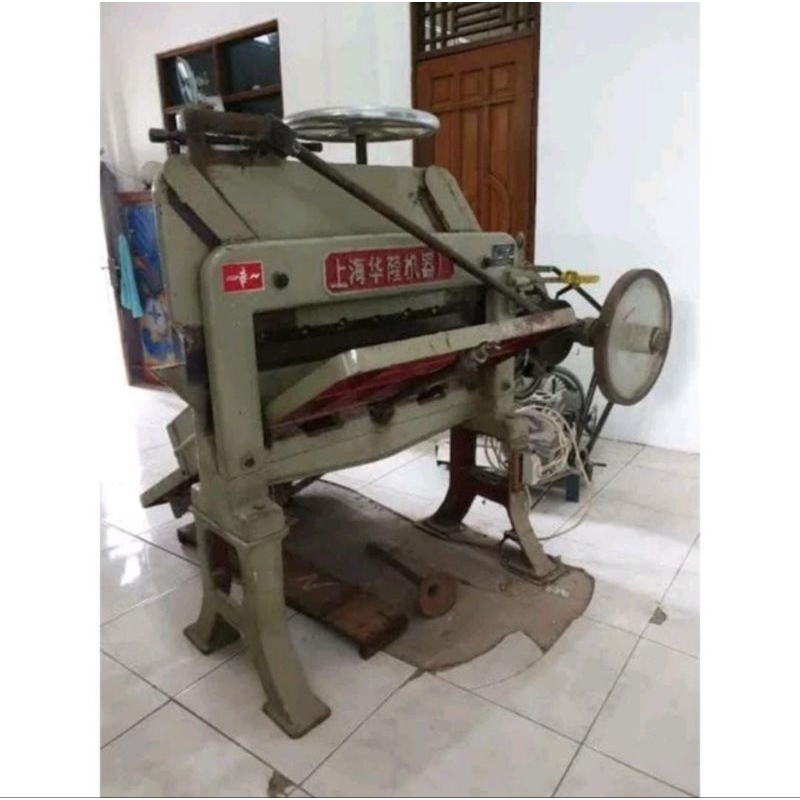 

BIAYA POTONG SEGALA MACAM KERTAS / KARTON JILID