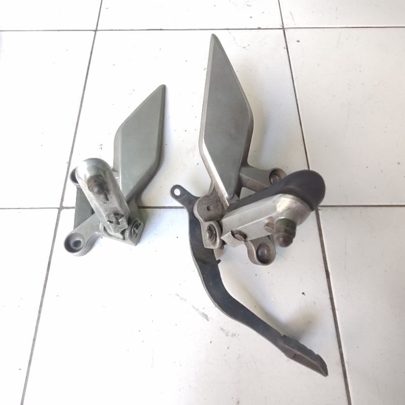 footstep CB150R, foot step cb 150 r original copotan