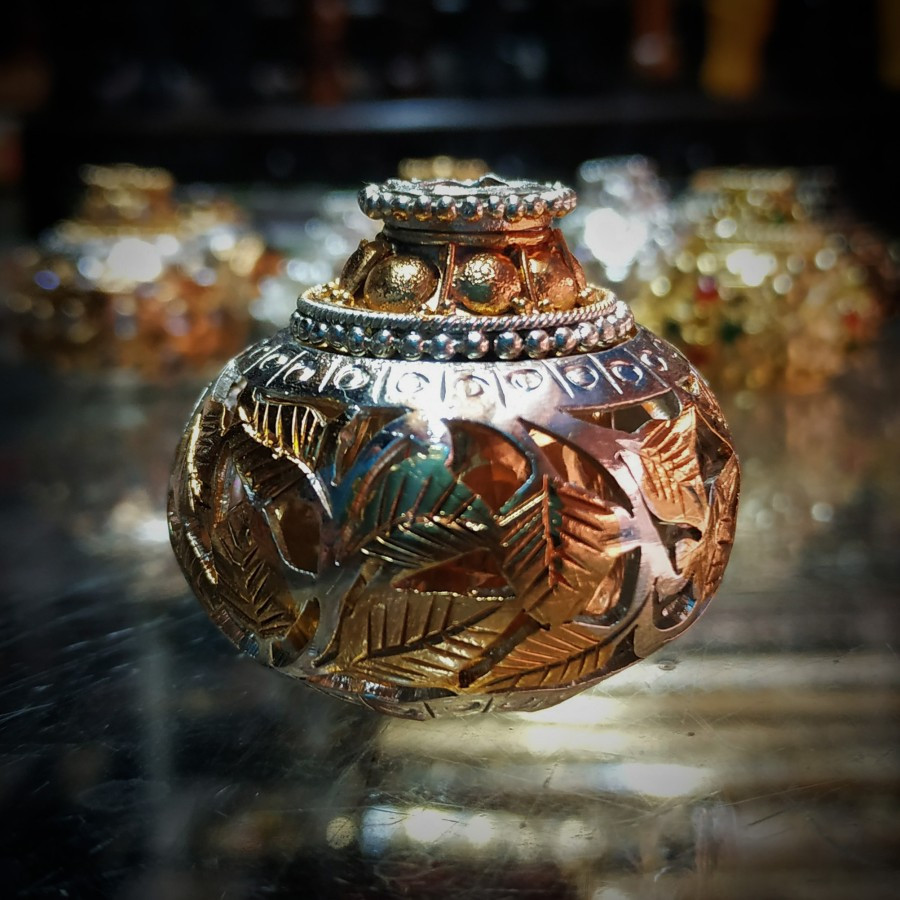 Mendak Selut Keris Kuning Emas Motif Daun Istimewa