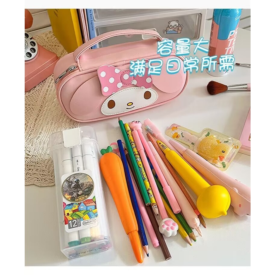 

TEMPAT PENSIL PREMIUM SANRIO BAHAN PU / PENCIL CASE SANRIO / TEMPAT ALAT TULIS ANAK SEKOLAH BAHAN KULIT PU / KOTAK PENYIMPAN KUAS ALAT KOSMETIK DLL / COSMETIC POUCH