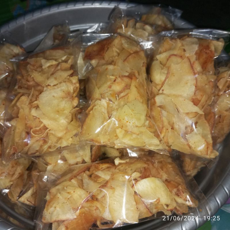 

Keripik singkong pedas 1 pack isi 10 bungkus, Murah meriah