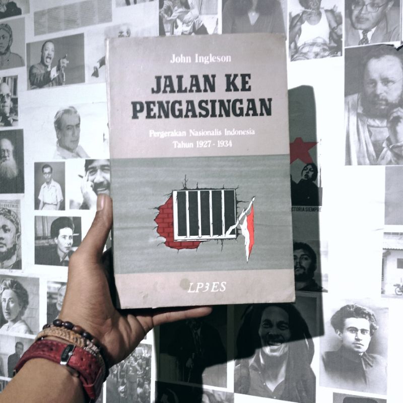 Jalan ke Pengasingan: Pergerakan Nasionalis Indonesia Tahun 1921-1934 | John Ingleson | Menyandera T