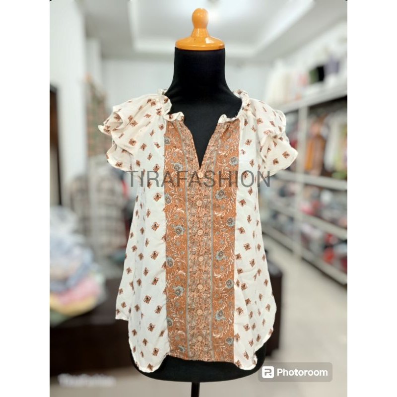 Blouse v-neck Ruffle slevee 100% Polyester Branded