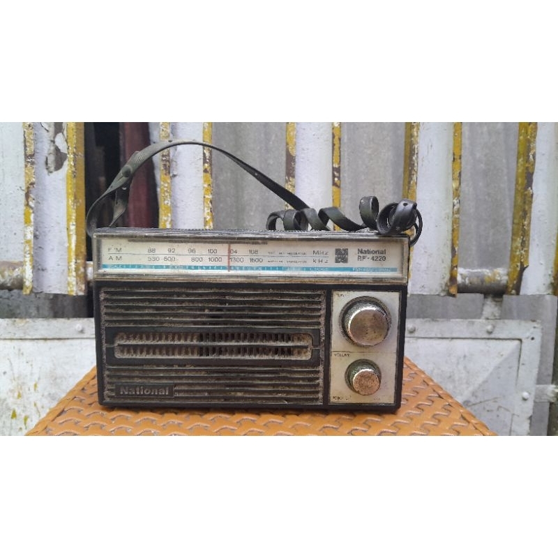 radio NATIONAL RF-4220  FM AM kondisi ON klasik vintage jadul kuno