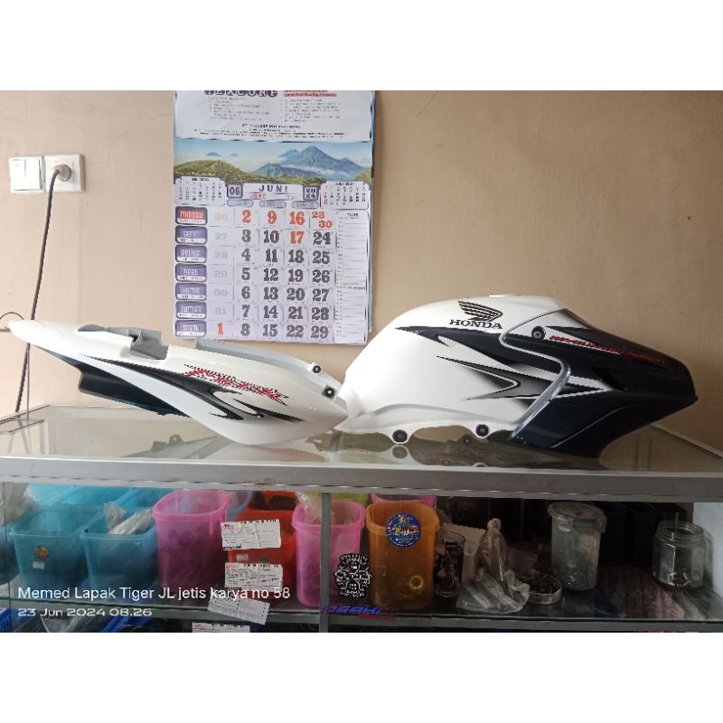 Body set honda tiger revo warna putih /albino