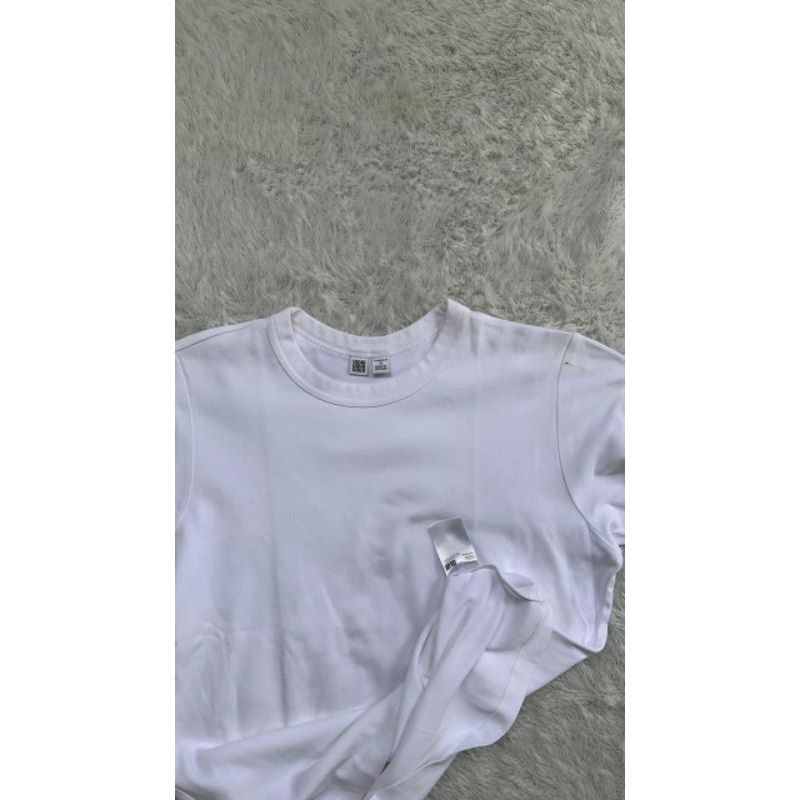 Uniqlo UUU Basic tee