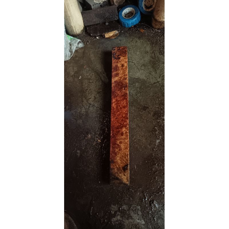 Amboyna Burl 23624007