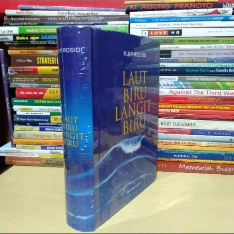 buku laut biru langit biru ajip rosidi