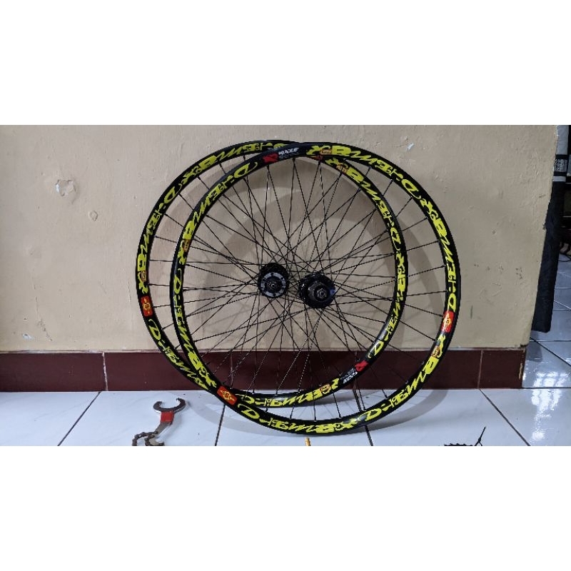wheelset 26 RIMS raze doubel wall freehub dan spoke copotan united nucleus.5 bisa buat 9 speed/10 sp